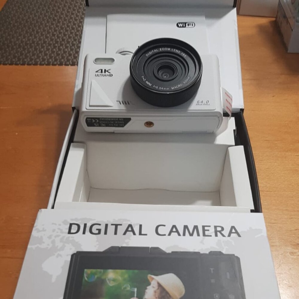 Digital Camera 4K ULTRA HD 64 Mega Pixels - White